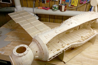 Illustration for article titled Man makes giant 13.4-foot-long space station with 282,000 matchsticks